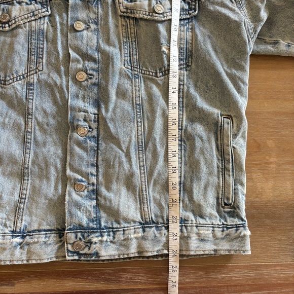 H&M Classic Denim Trucker Jacket in Medium Wash, Size Medium - Picture 8 of 11